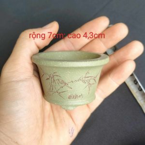 Chậu tròn, miệng loe điêu khắc thủ công; size rất nhỏ T023