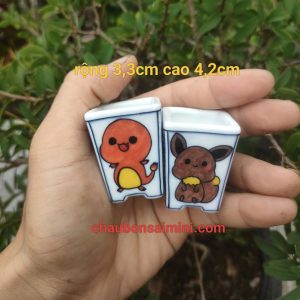 Bộ chậu vuông cao vẽ tay; họa tiết nhân vật hoạt hình; gam màu tươi sáng (V074)